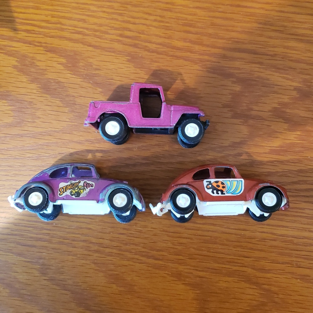 Vtg (3) Tootsie Toy- VW Bugs & Truck - Mid-size Vehicles (Approx 3 1/2" L)